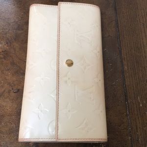 Authentic Louis Vuitton White Vernis wallet